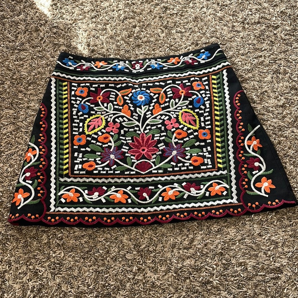 Lulus embroidered skirt
